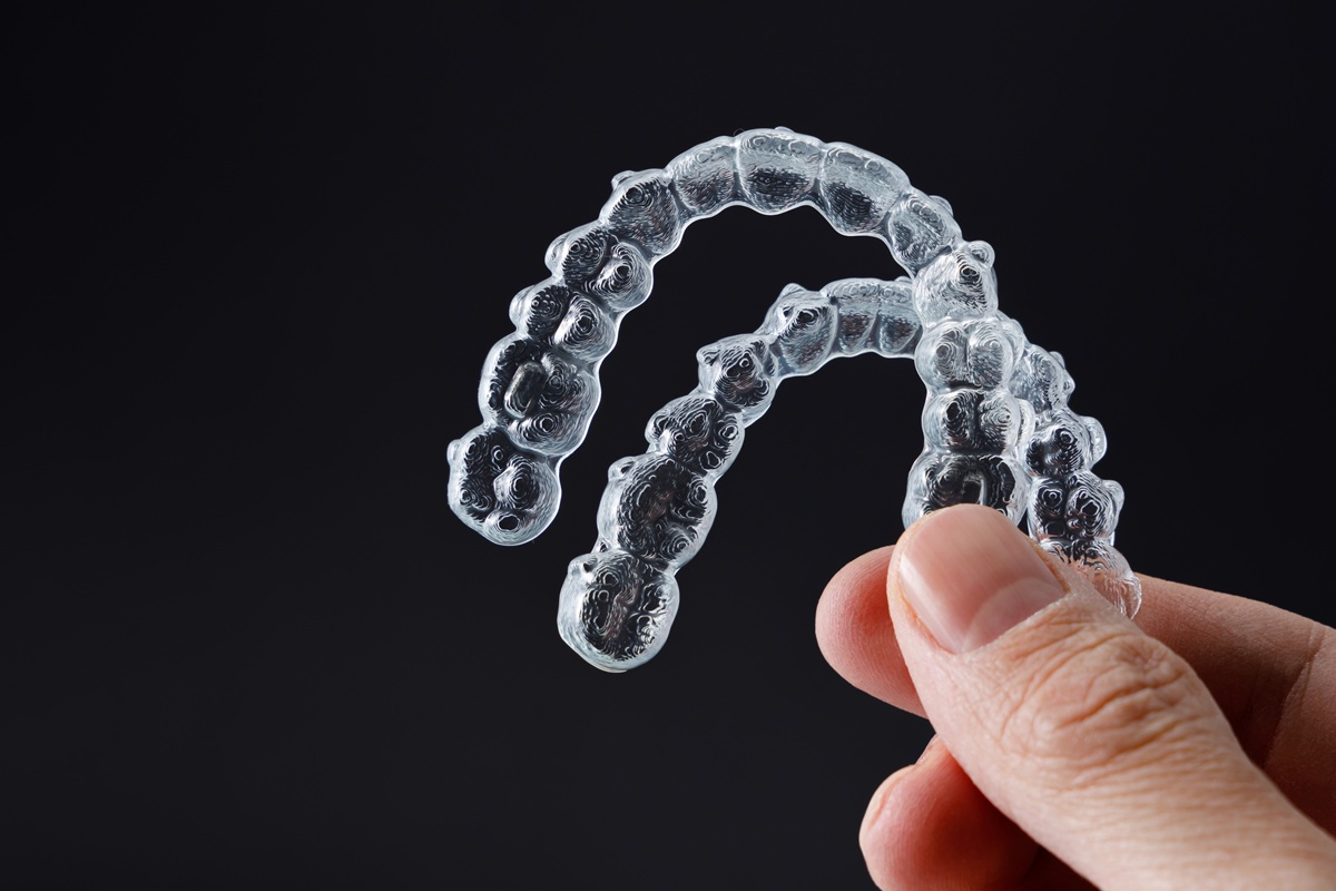 how to clean invisalign trays